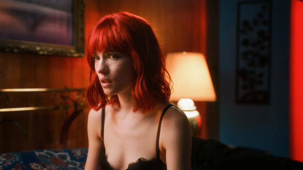 A scenme from the movie Strange Darling (2023).Image Credit: © TMDb (www.themoviedb.org) – Used for informational/review purposes only.
